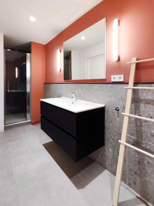 Moderno Apartamento En Terrassa Centro Exterior foto